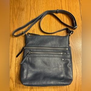 EUC I.N.C International Concepts navy crossbody, no callouts, multiple  pockets